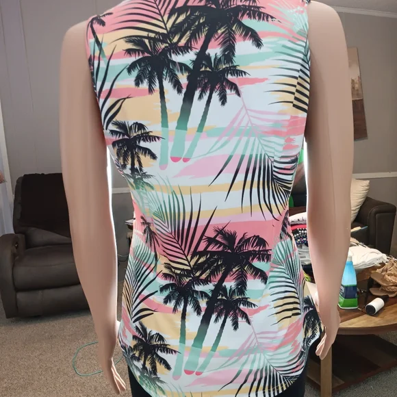 Size small - Picture 8 of 12